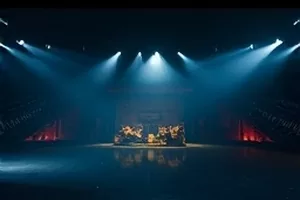 《星轨残章》封面，长曝光下的环形星轨与射电望远镜