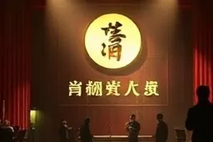 《潮汐线上》封面，海岸气象站外翻涌的白色浪头